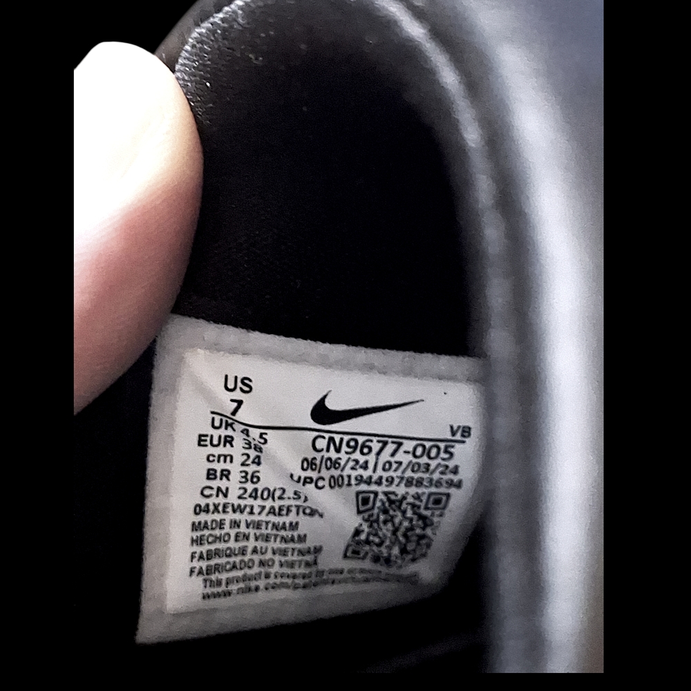 Nike VICTORI ONE Black Slide Sandals WOMEN'S SIZE 7 NWOT NEW - Picture 6 of 6